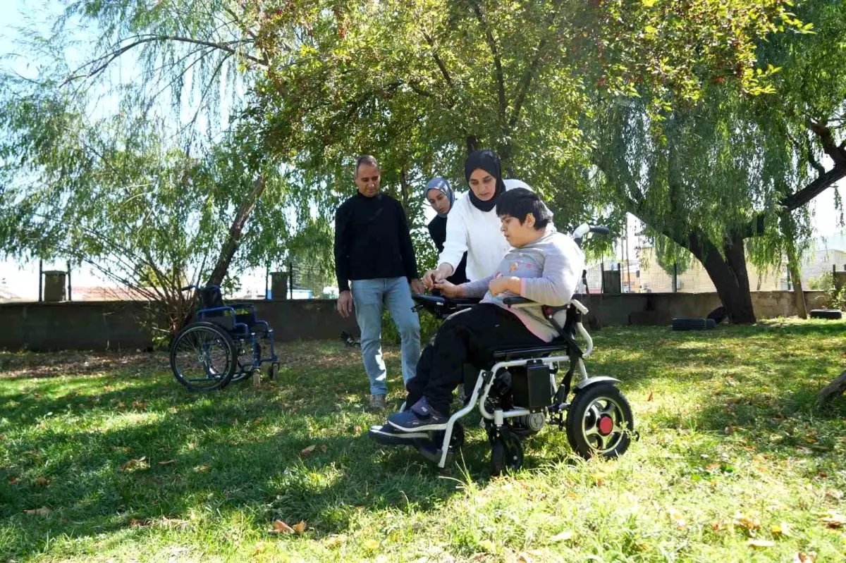 İyilik Ailesi’nden Betül’e Akülü Sandalye