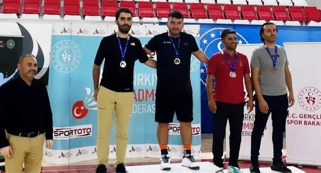 Turhan Güney Türkiye Badminton Şampiyonu Oldu