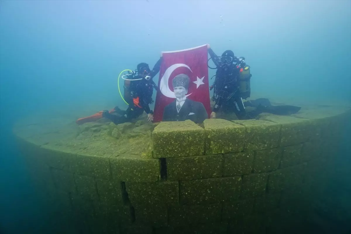 Van Gölü’nde Cumhuriyet Dalışı