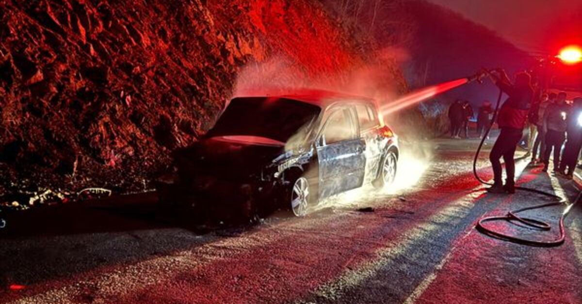 Osmaniye’de seyir halindeki otomobil alev aldı